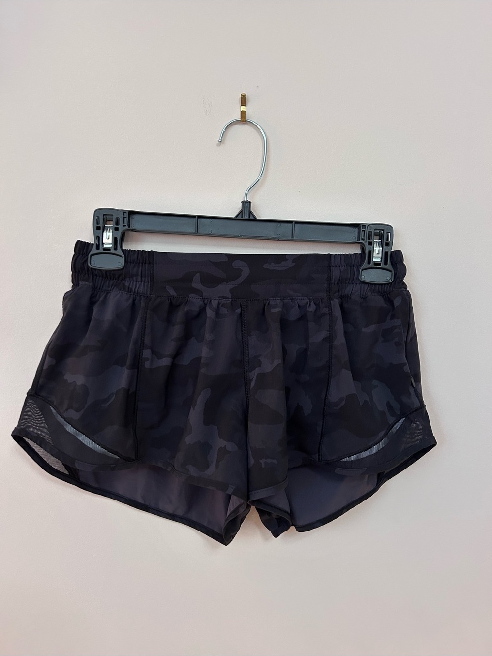 Lululemon Hotty Hot Short (2.5”) - Camo Deep Coal Multi